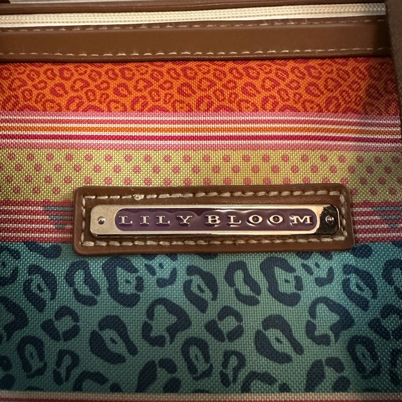 NWT Lily Bloom Pattern 22 Inch Duffel Bag with 2-Rolling Wheels, carry on - Picture 3 of 12